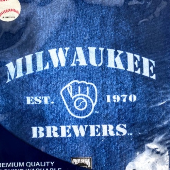 NIP Milwaukee Brewers STRETCHABLE BOOK COVER - Picture 5 of 7